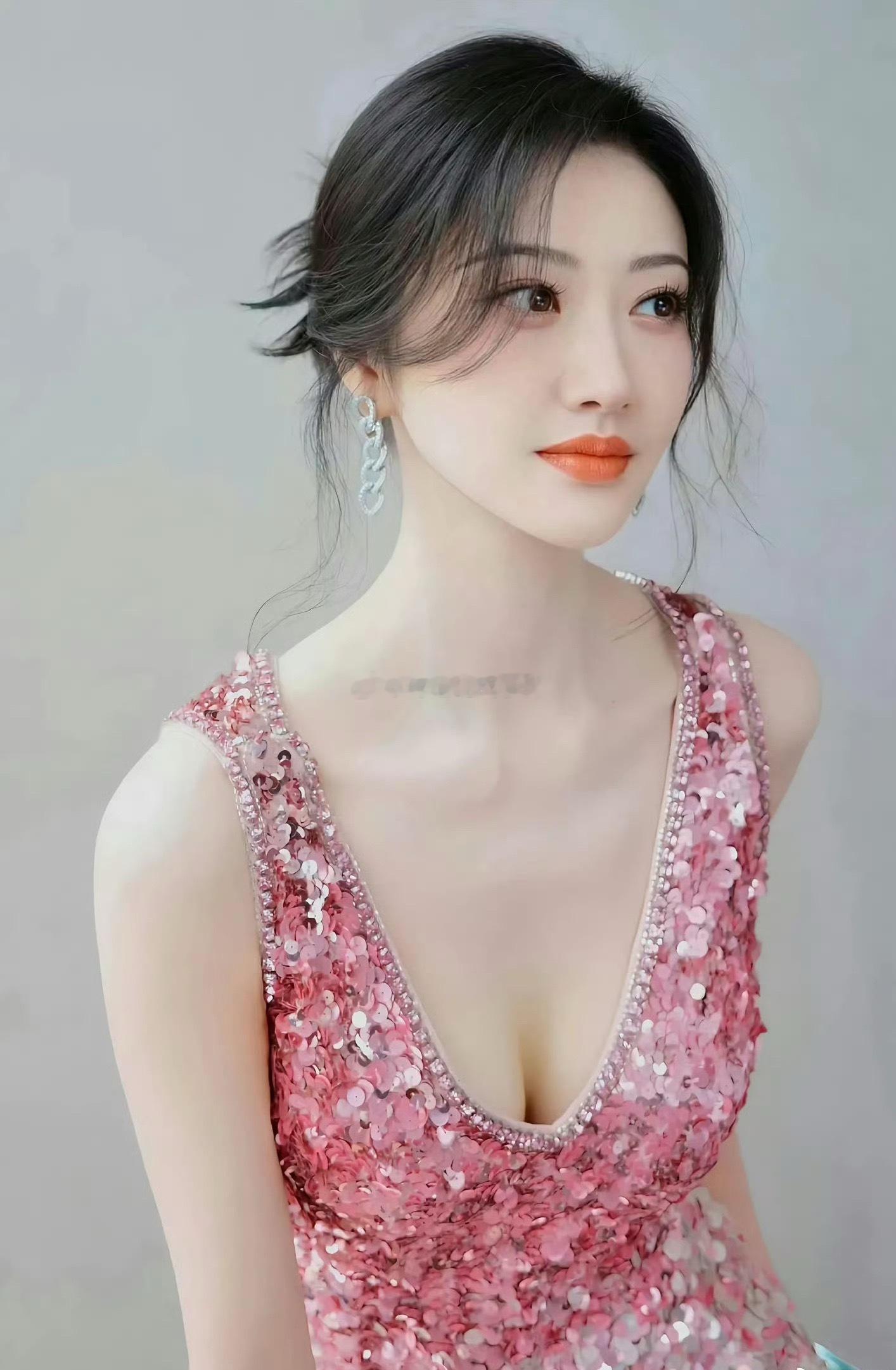 这剧情要是拍成电影，绝对比任何悬疑片都带感。孙宇晨那篇万字长文里，景甜花一小时给