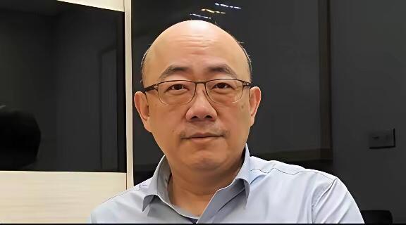 台湾郭正亮曾经提出问题：两岸统一时大陆要在岛上驻军，那么台湾的十七万军人怎么办？