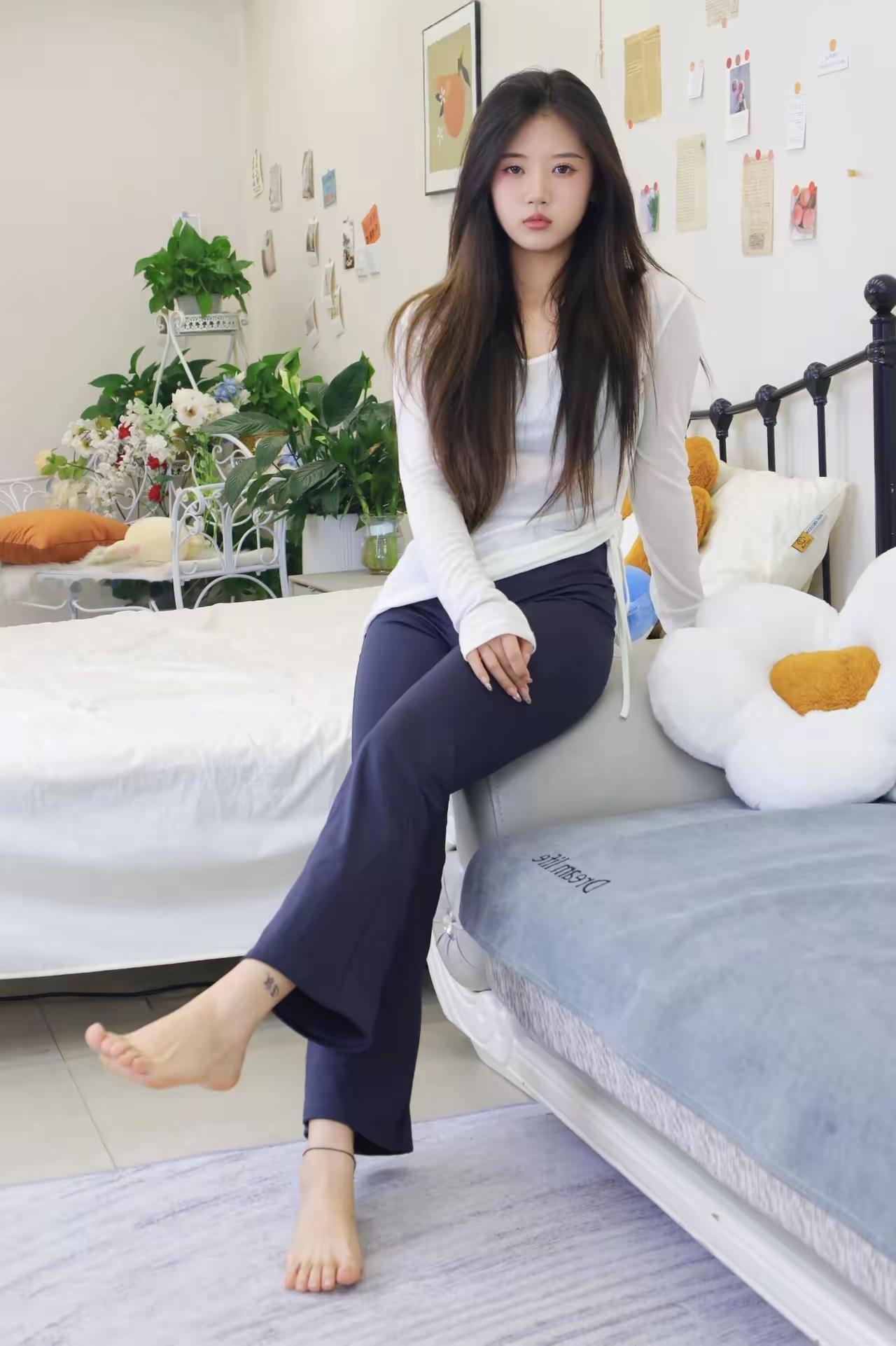 美女宅家，清新自然，舒适自在！🌸💕