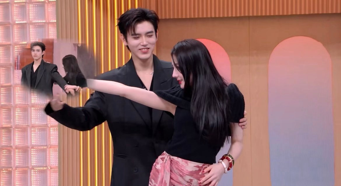 陈飞宇跳舞偷感好重陈飞宇是热巴的贴身保镖吧陈飞宇在《你好星期六》里，确实把反差