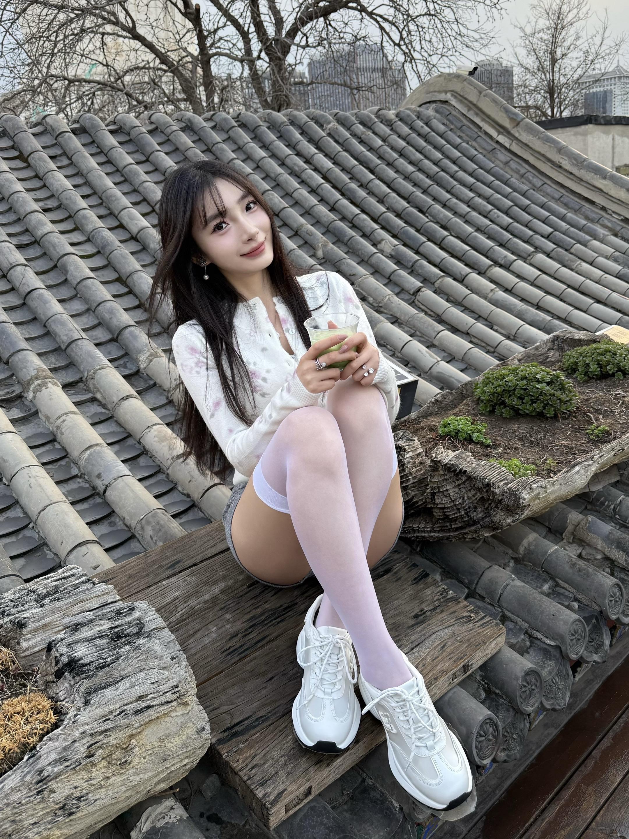 春天来啦。上房揭瓦