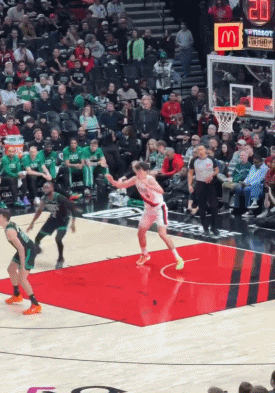 鼓掌👏👏👏斯普利特正在朝正确的方向使用杨瀚森……瀚森今天替补登场11分