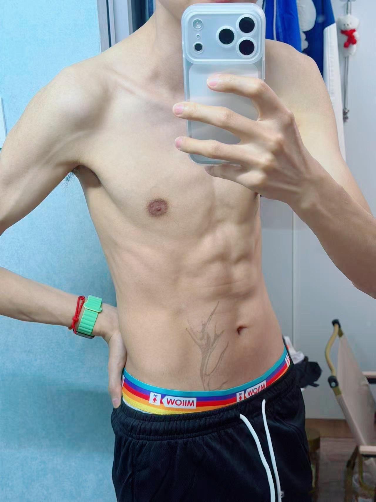 曾经我也是有腹肌啊