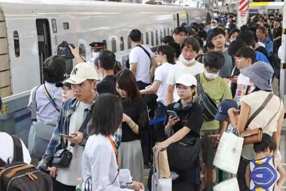 在日本工作的朋友回国，说了一句大实话：现在最慌的根本不是日本人，而是那几十万把家