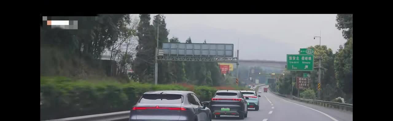 为何极狐阿尔法T5的销量稳步攀升？因为越来越多的人感受到该车的综合实力的强大！开