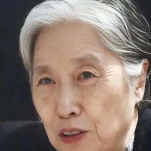 1979年，王光美迈出监狱大门，迎接自由的那一刻，她万万没想到，第一个来探望的人