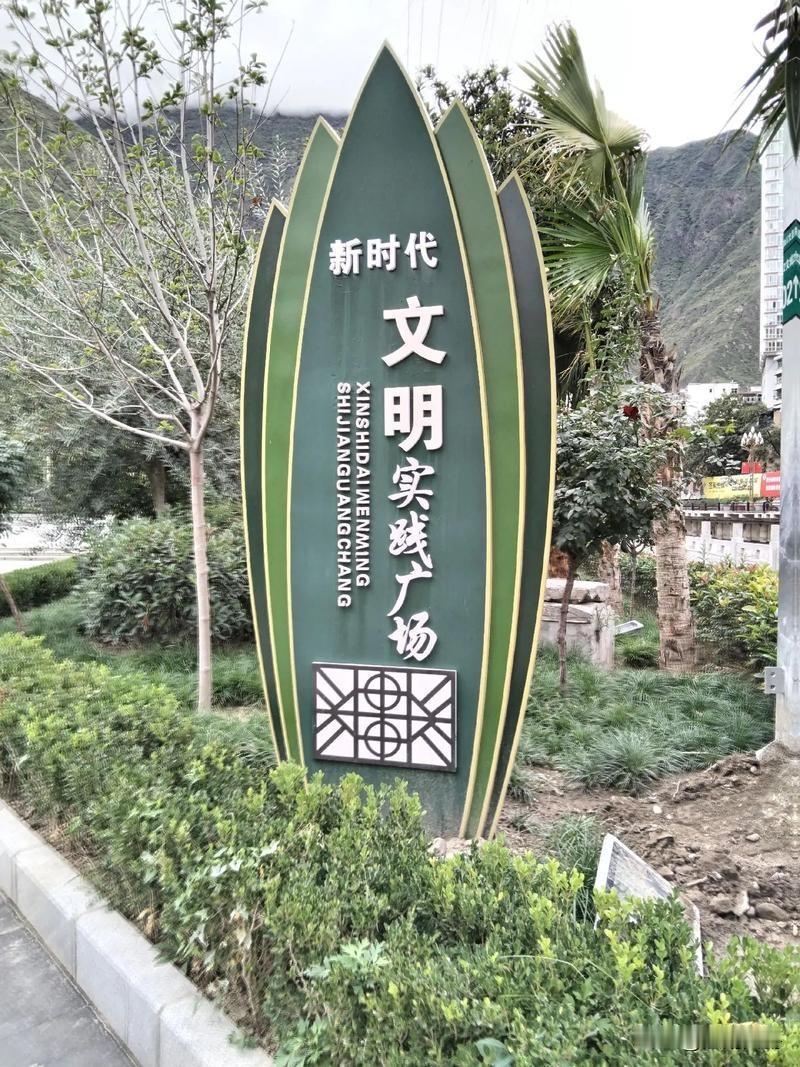 发现没有？钱能改变一切，小到改变一个人的品质，大到改变整个社会。一个人穷困