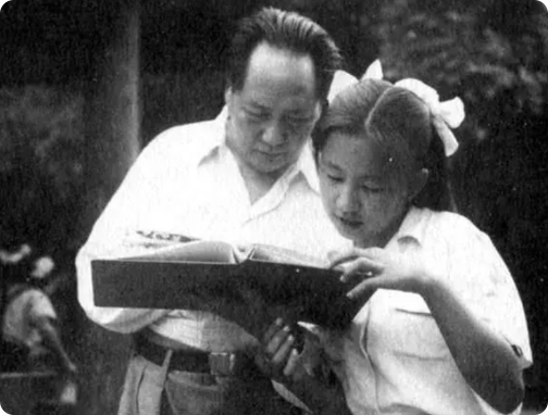 李讷在上学期间，同学总喜欢和她攀比父亲，她竟是毛主席的女儿！李讷在上学期间，