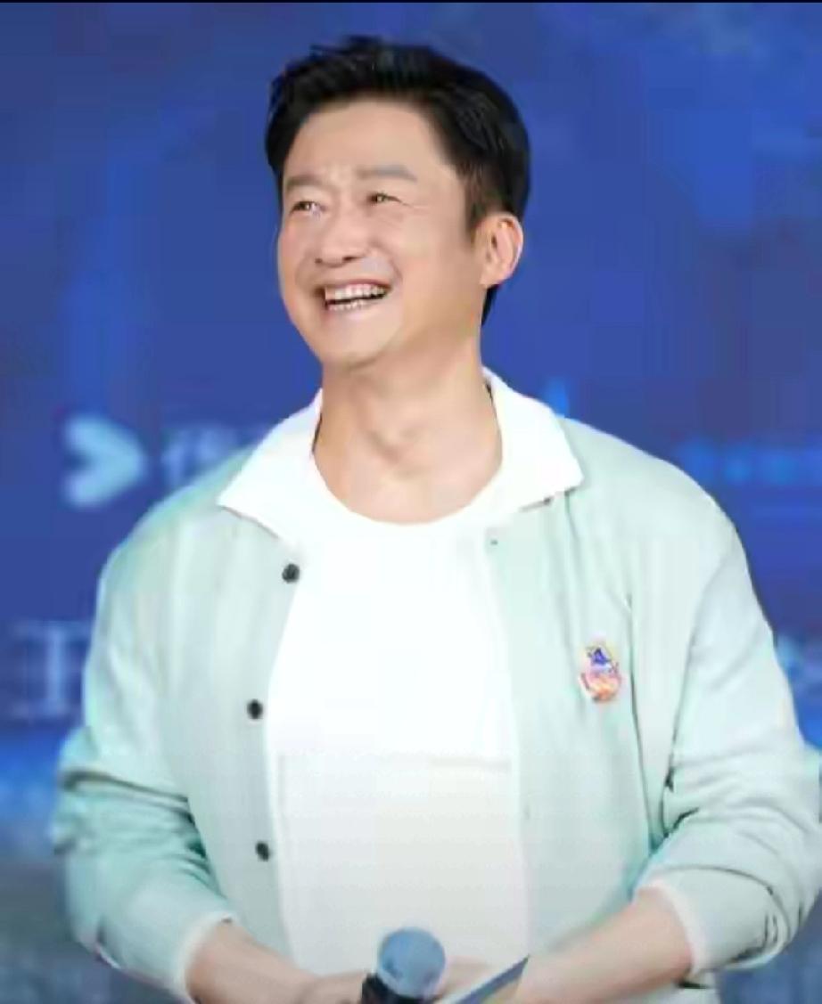 笑翻全场！吴京首映礼给谢楠鞠躬，硬汉夫妻把主场变商务会谈《登月》首