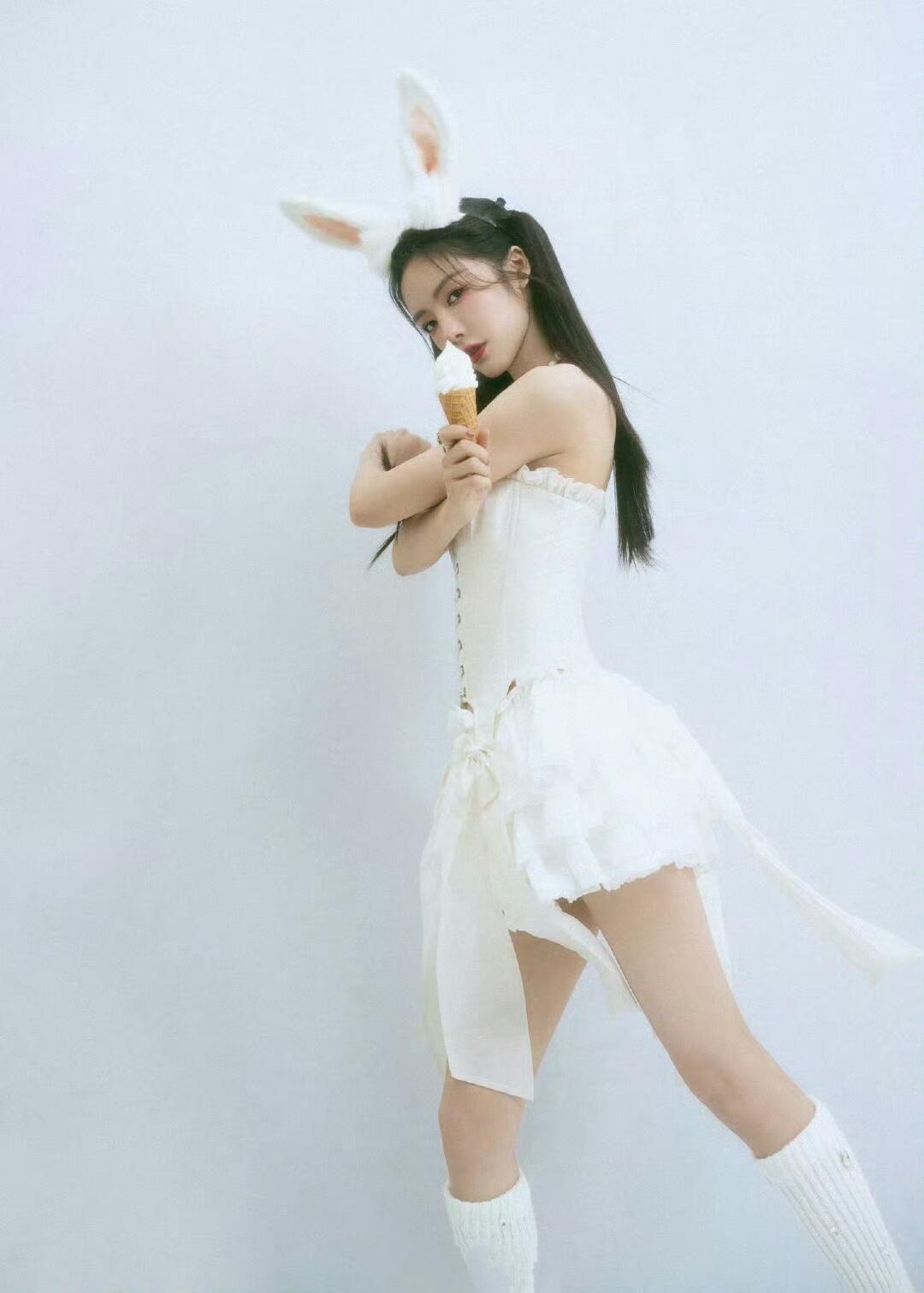 蔡文静兔子造型好可爱​​​