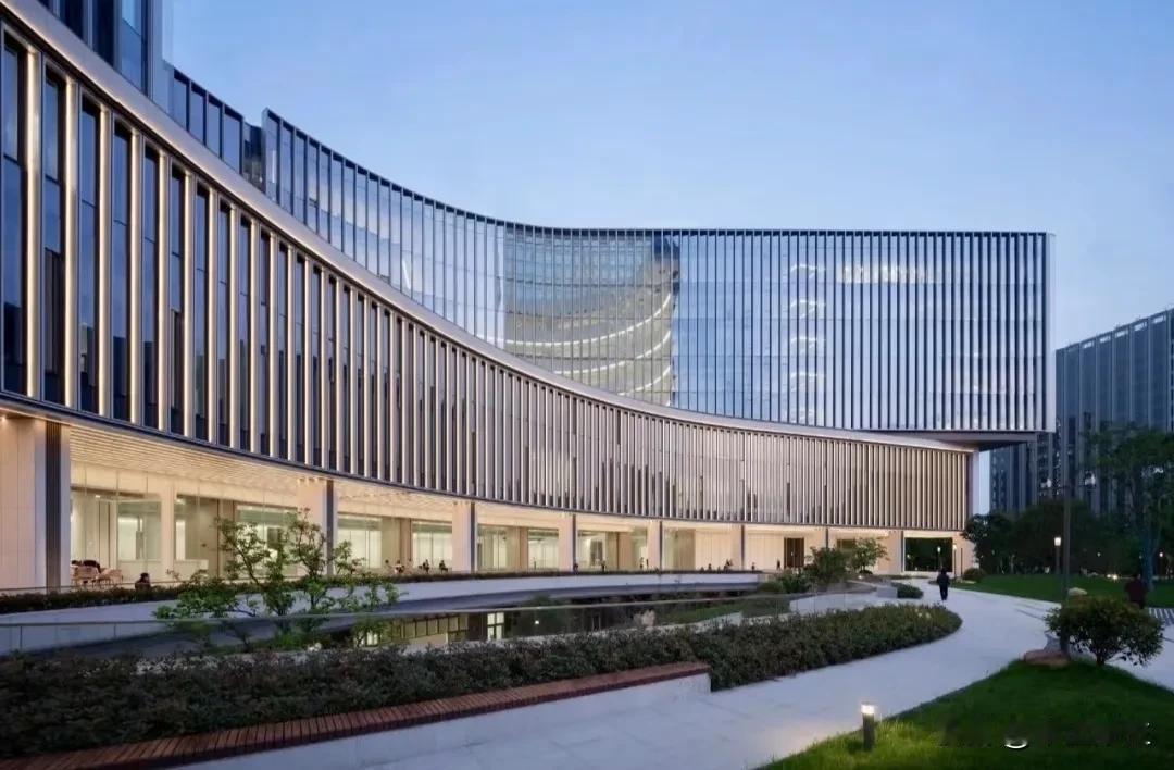 裁员后大家都在做什么一、快速重启职业线优先投递同行业/上下游岗位，利用人脉