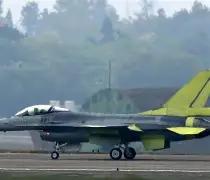 忍无可忍！美国首批F-16V已启程赴台，国防部明确警告后，中国反制大招终于浮出水