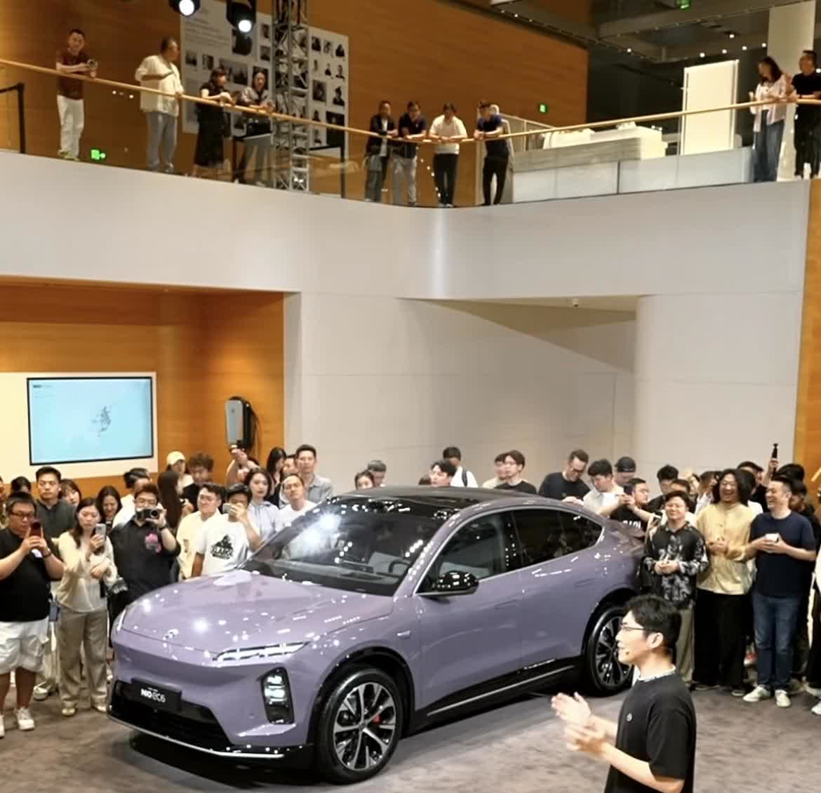 蔚来2025款ES6、EC6正式上市[思考]新ES6售价33.8万元起，新EC6