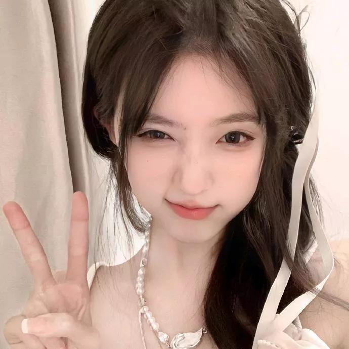 甜美微笑，元气满满，萌系少女心少女感笑容少女感微笑女孩少女的笑容美少女的微