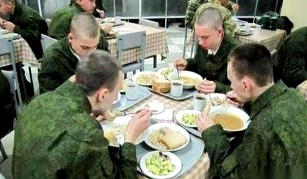 94年，俄罗斯军方一口气跟咱们订了5000箱泡面当军粮。货刚到，那边一个电话就