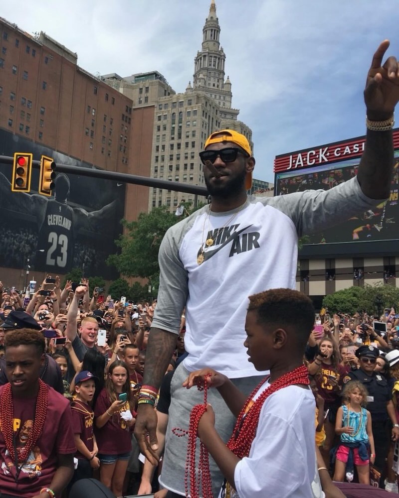 “人生得意须尽欢”詹姆斯