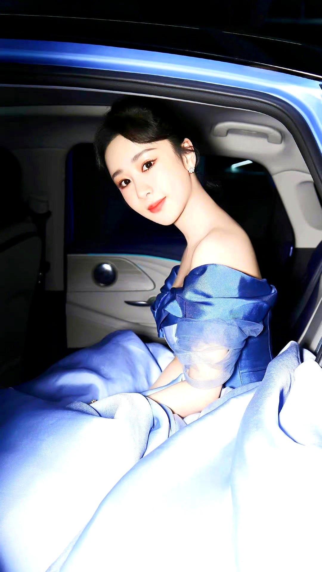 金鹰奖这把尺子，到底要量什么？杨紫这回是真把牌桌掀了。一边是古装大剧《国色芳