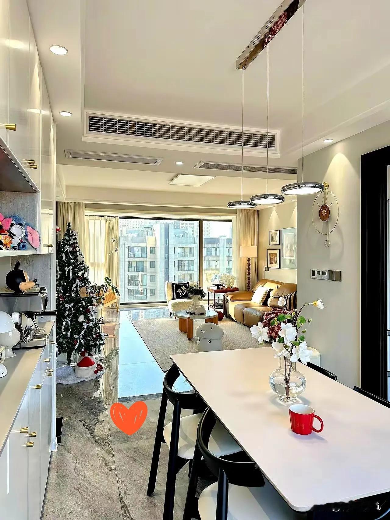 为了扎稳上海的根，这姑娘的选择真的太让人唏嘘了！嫁大30岁的伴侣，本以为换来了城