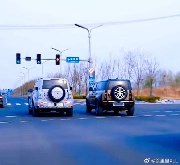 不是，哈弗这玩意这么大？卫士的车身高度1970mm啊…