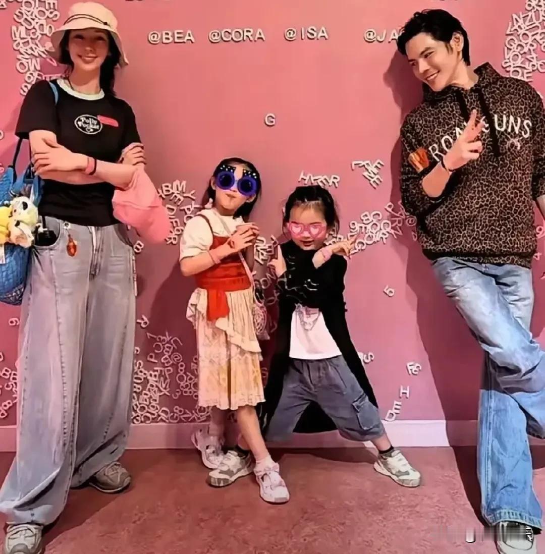 向佐郭碧婷一家四口过情人节：豪门爱情最好的样子，原来是烟火气说实话，看到向佐