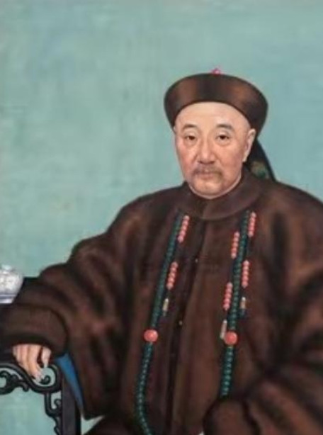 1791年，除夕夜，81岁的乾隆突然下旨，让奴才们去永和宫把78岁的愉妃抬过来，