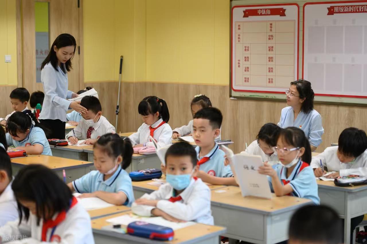 我预感我们学校要走下坡路了！因为我们学校校长的思维是，把教师当牛马用，把学生当