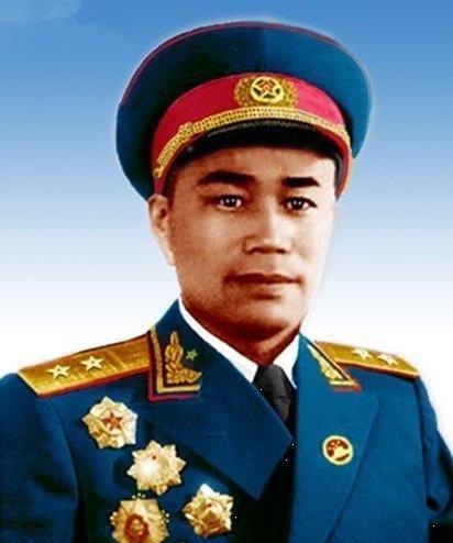 1937年，王近山未经请示就伏击日军，战后他带着缴获的香烟找陈赓，说：“旅长，我