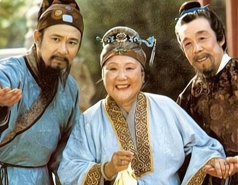 荣国府中秋夜宴，灯火煌煌，却坐着两个最憋屈的男人。贾赦讲了个“母亲偏心”的笑