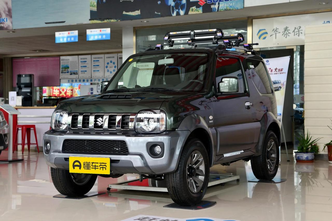 在15万以下硬派越野市场，铃木吉姆尼堪称“独苗”般的存在。这款“小方盒子”凭借非