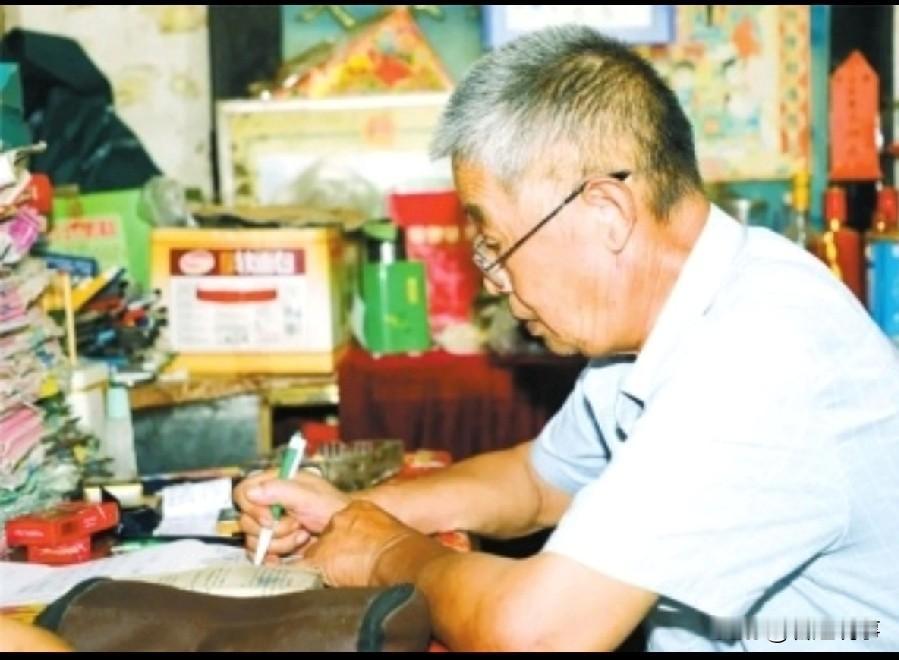 好中医门口排队很长，不会在微信里做宣传的。他也没有时间去宣传自己。现在