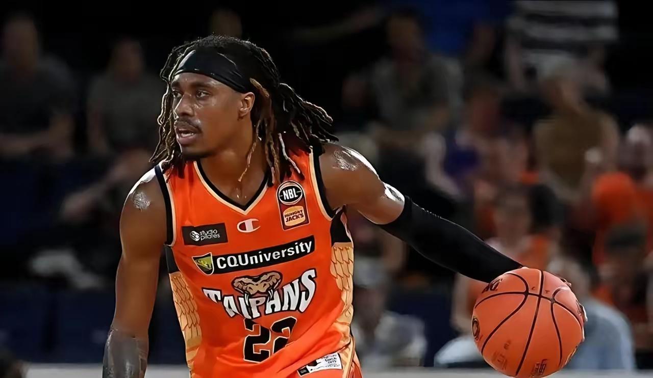 麦考尔急于求成！昨天早上，广东男篮分享球队春节集训的视频！其中麦考尔训练时非常