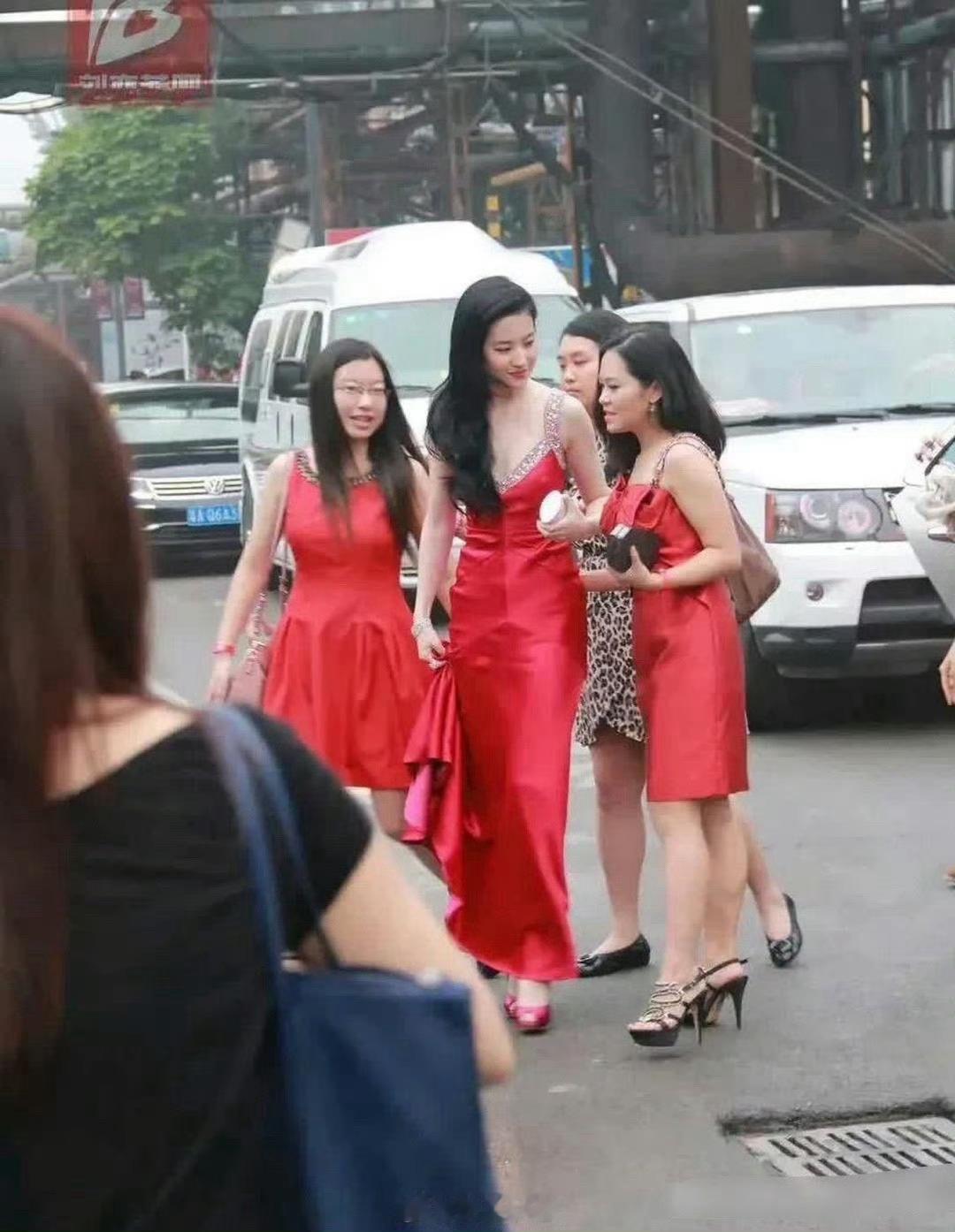 谁这么有实力能让刘亦菲去做伴娘？​​​​