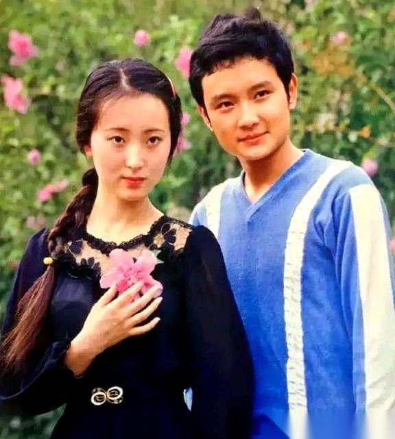 2007年，“林黛玉”陈晓旭的葬礼，一个电话打给了“贾宝玉”欧阳奋强。电话那头