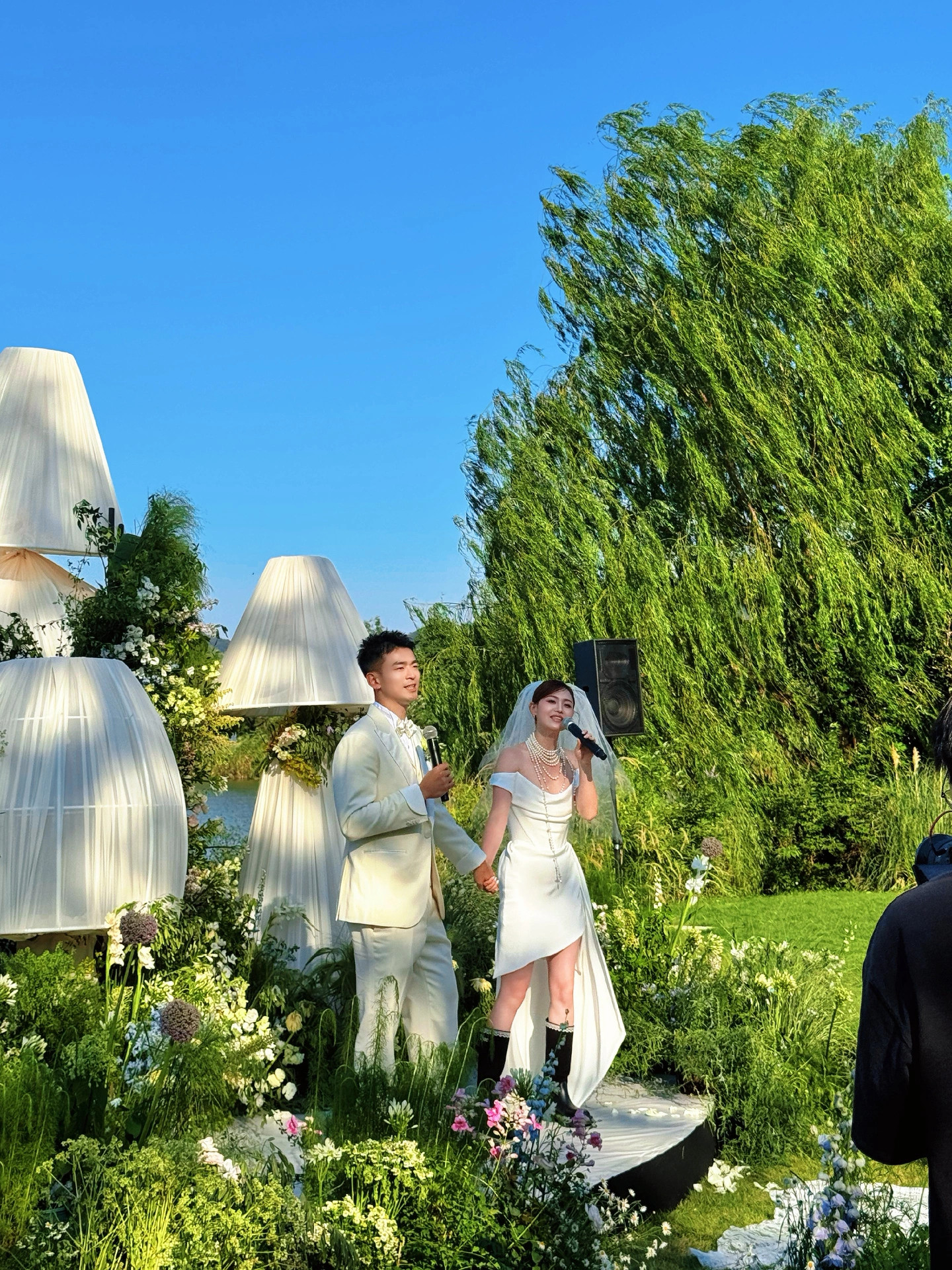 黄雅琼🍠更新：见证幸福本身也是一种幸福祝思维和嘟嘟新婚快乐！狠狠幸福下去～#中国羽毛球队##雅思组