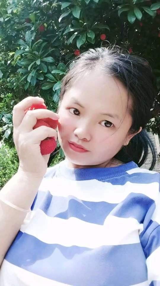 我刚离婚的时候，还是继续和前夫在一起同居的，因为我们是租房住，房租费是他交的，一