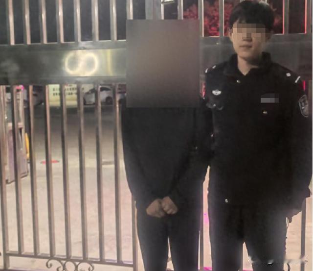 四川西昌，男子的朋友游手好闲，在外犯事因为寻衅滋事被抓，他就对办事的工作人员怀恨