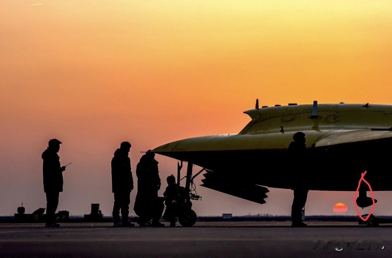 彩虹7首飞画面，意外曝光机腹神秘装备？到底是什么……彩虹7首飞成功，公开的画