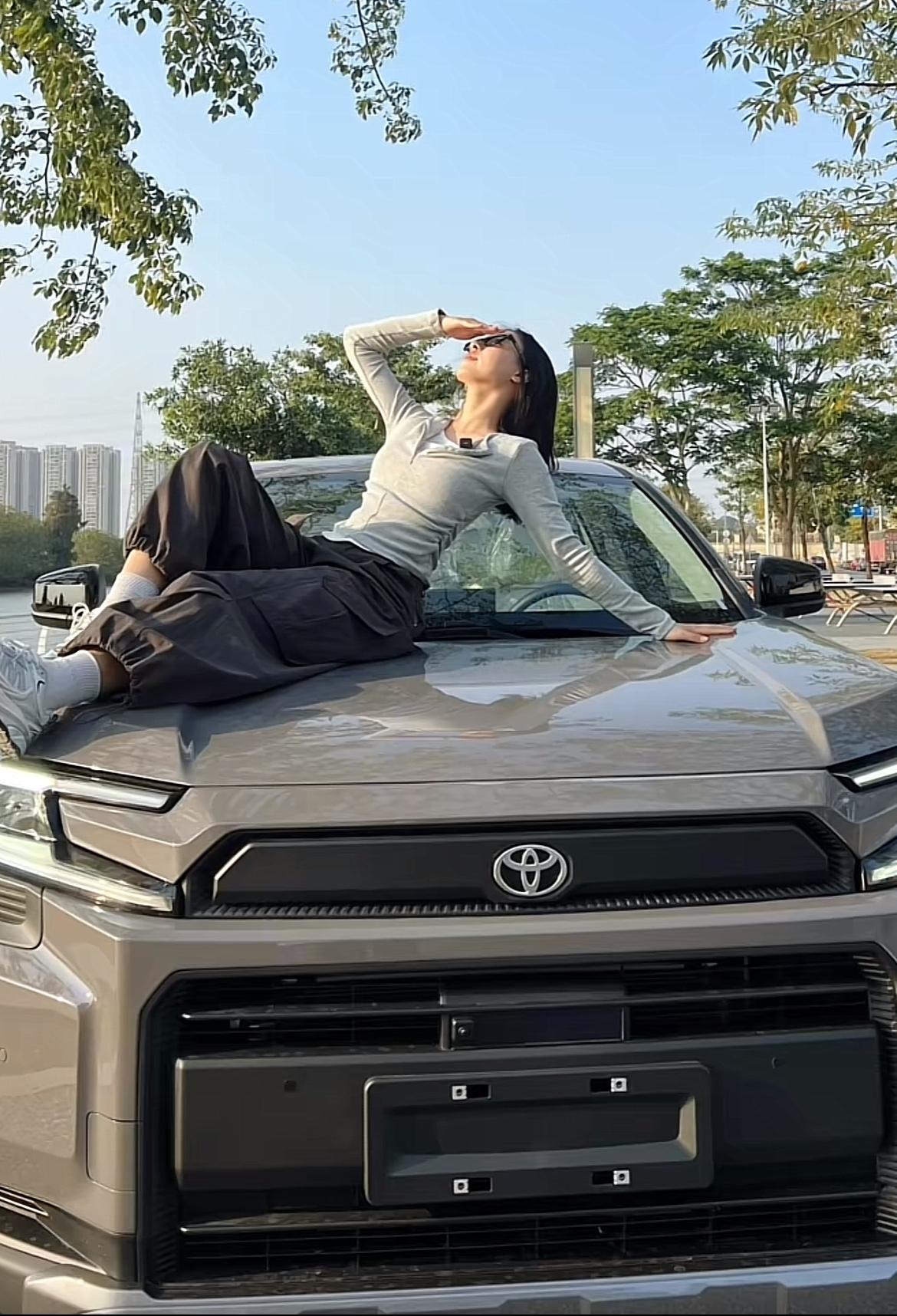 丰田RAV4荣放历代（中国市场核心节点）上市时间+指导价：全球第六代荣放中国交付