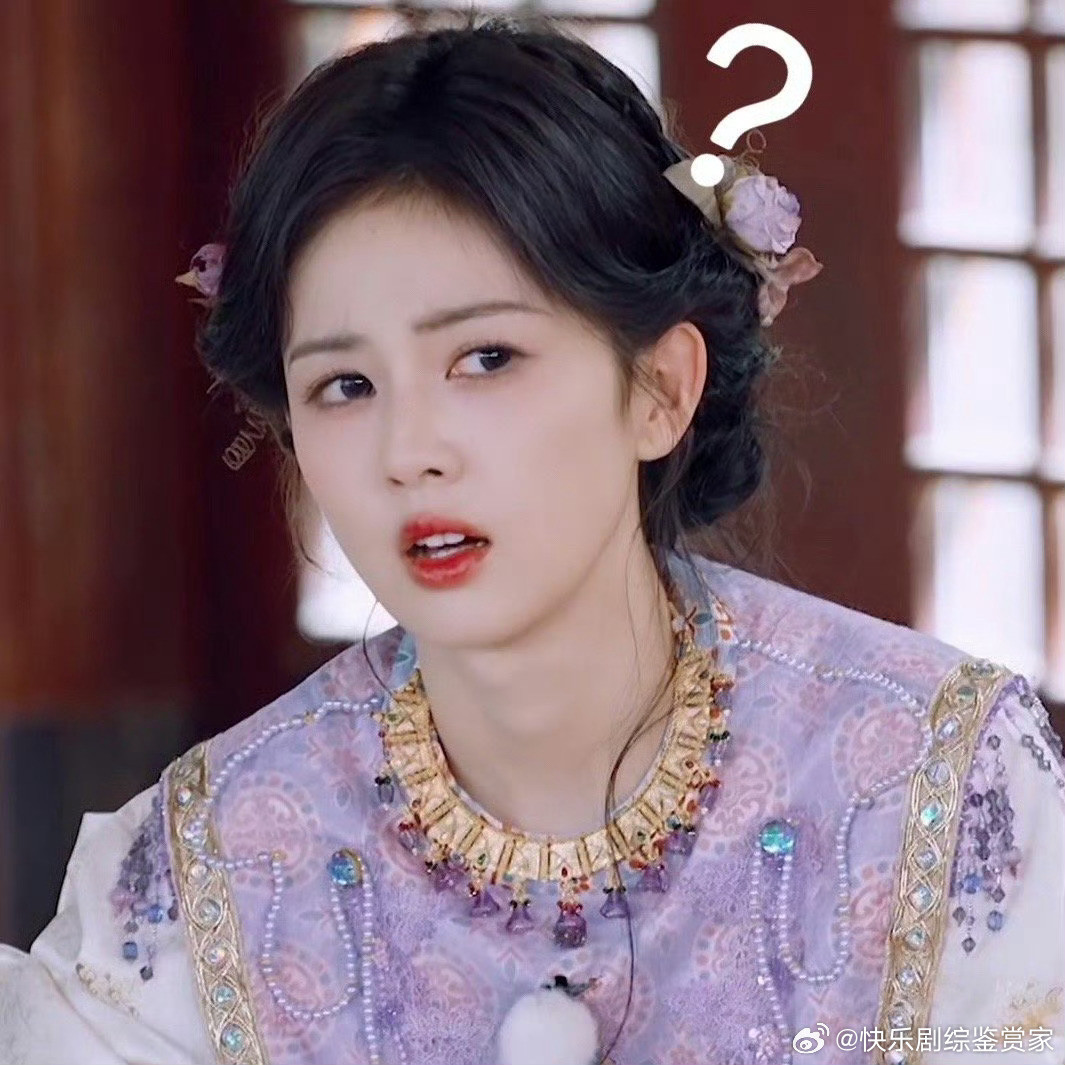 别说黄子韬女装还挺漂亮的，怪不得能被王鹤棣认成沈月和白鹿了王鹤棣把黄子韬女装认成