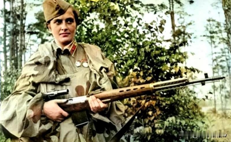 1941年6月，战争爆发的时候，时年24岁的柳德米拉·帕夫利琴科是基辅大学历史系