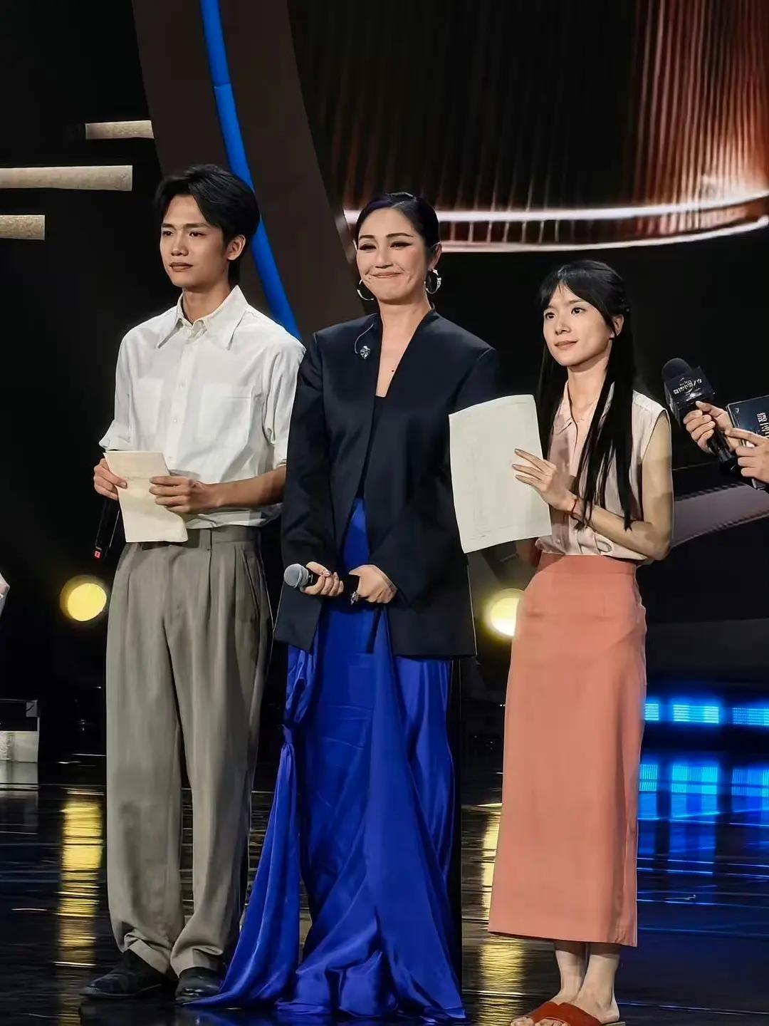 演《阿嬷的情书》的李思潼确实缺少辨识度啊，记不住脸，名字也只记得女主原名，换个造