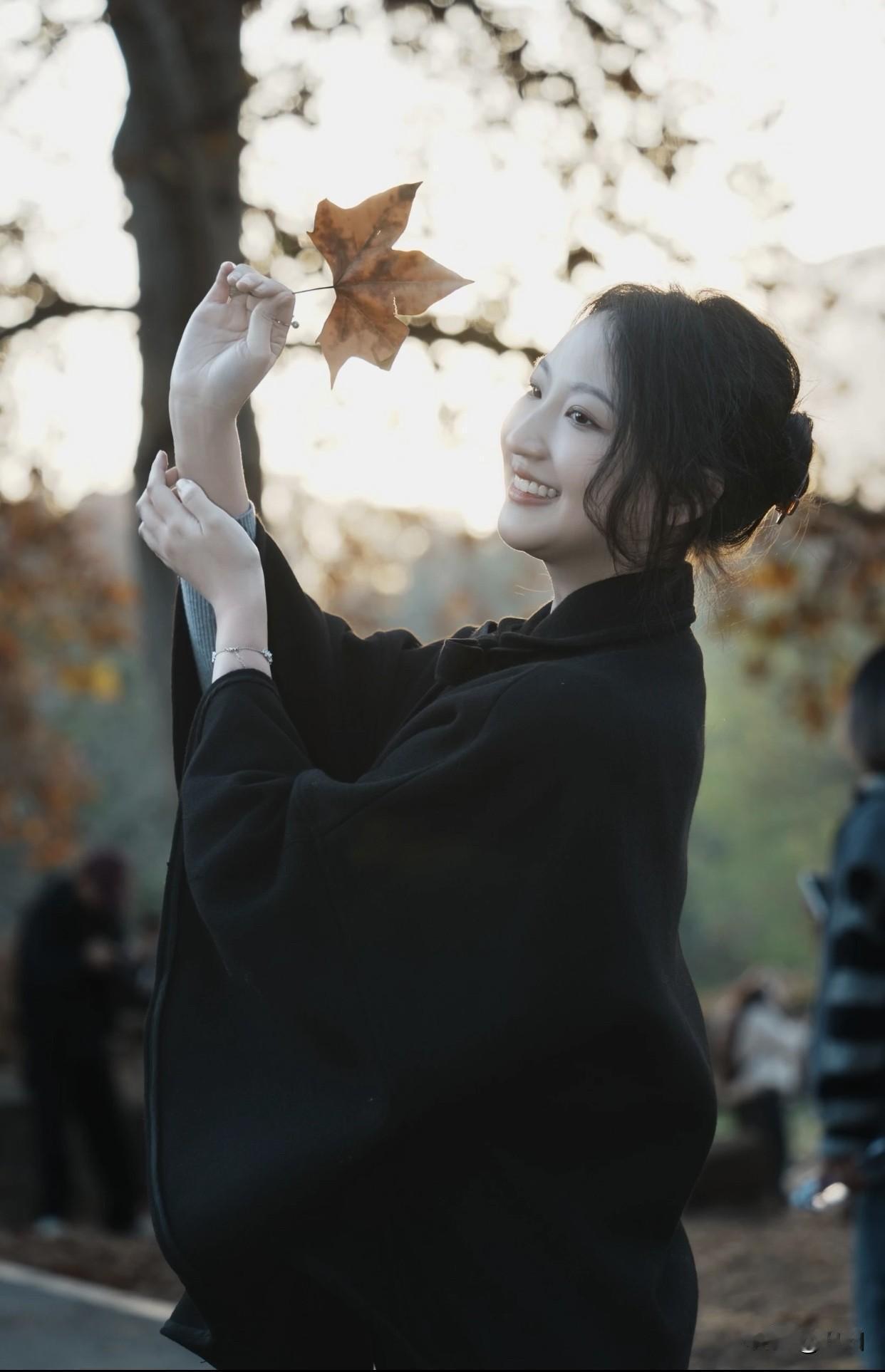 看过哪些惊艳时光的美女？气质美女美不只是脸蛋，更是用气质沉淀出的从容与气度，时间