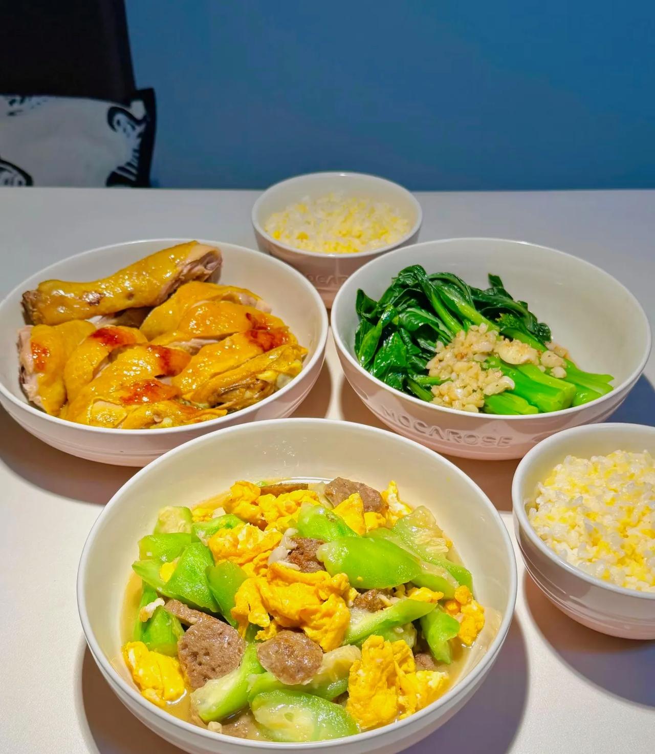 一家三口.7天干净清爽晚餐干净饮食真的很舒服[害羞]丝瓜牛肉丸炒蛋.盐焗鸡