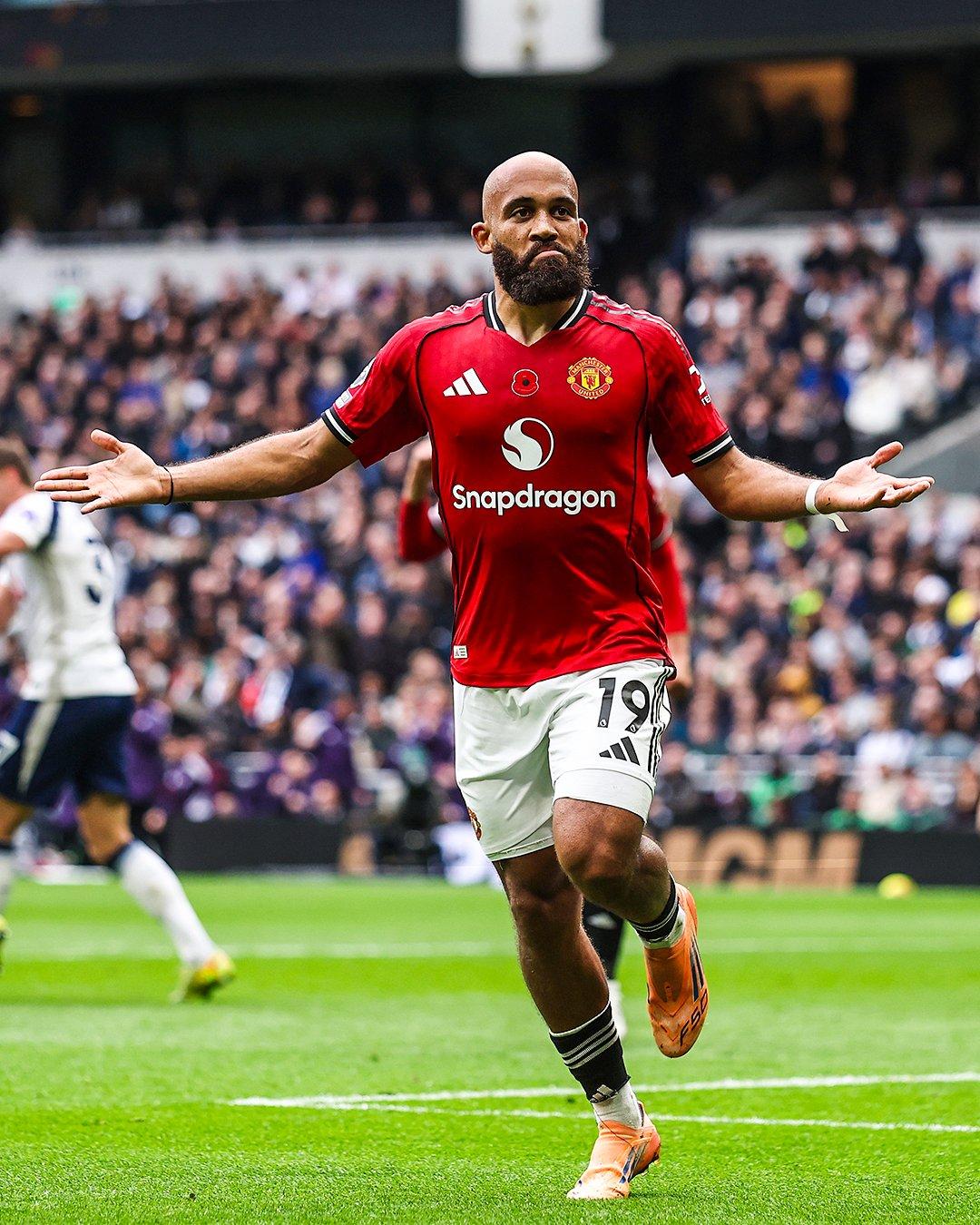 【你们俩谈吧】太阳报爆料，曼联球员姆贝乌莫正等待曼联与喀麦隆足协就自己的非洲国家