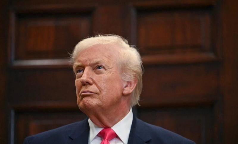 美俄密谈5小时后，泽连斯基如坐针毡，或决定以辞职换和平。 12月3日，美国中