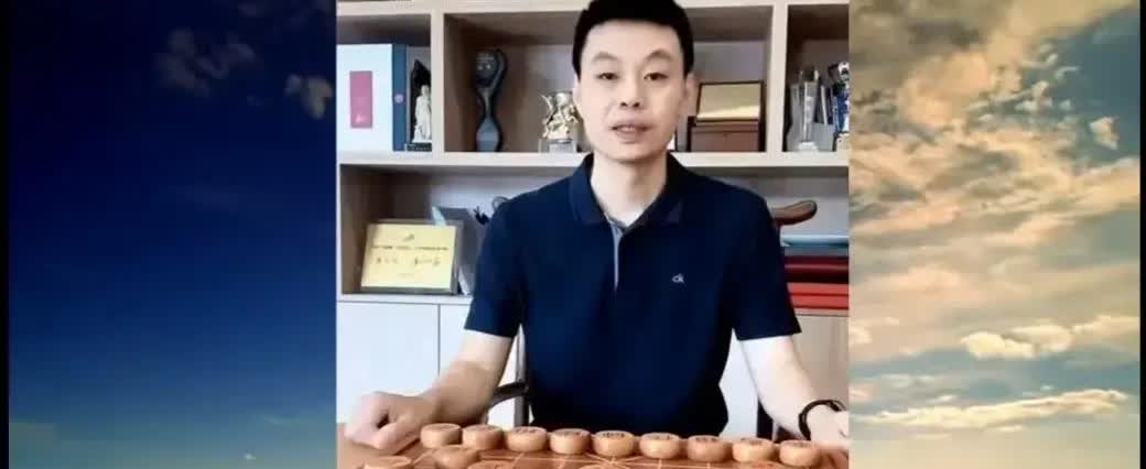 许银川退役那年，人还在，心被击穿了。2021年，他一整年下了50盘棋，输了8