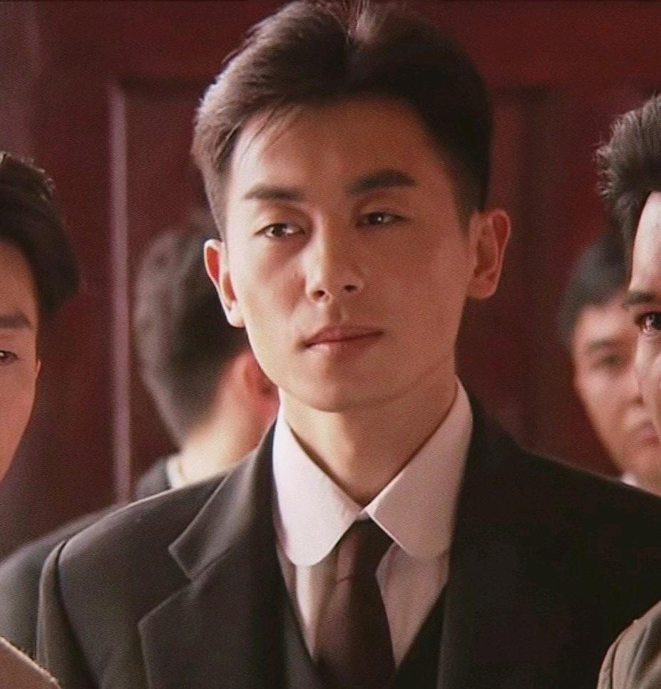 朱亚文怎么会缺戏拍呢？这几天看了太多各种说朱亚文过气，什么没人找他拍戏之类的话