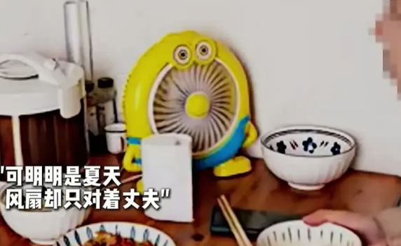 一女子在菜市场买菜花了50块钱，给丈夫做了一道辣椒炒肉，一份鸡蛋汤。体谅丈夫工作
