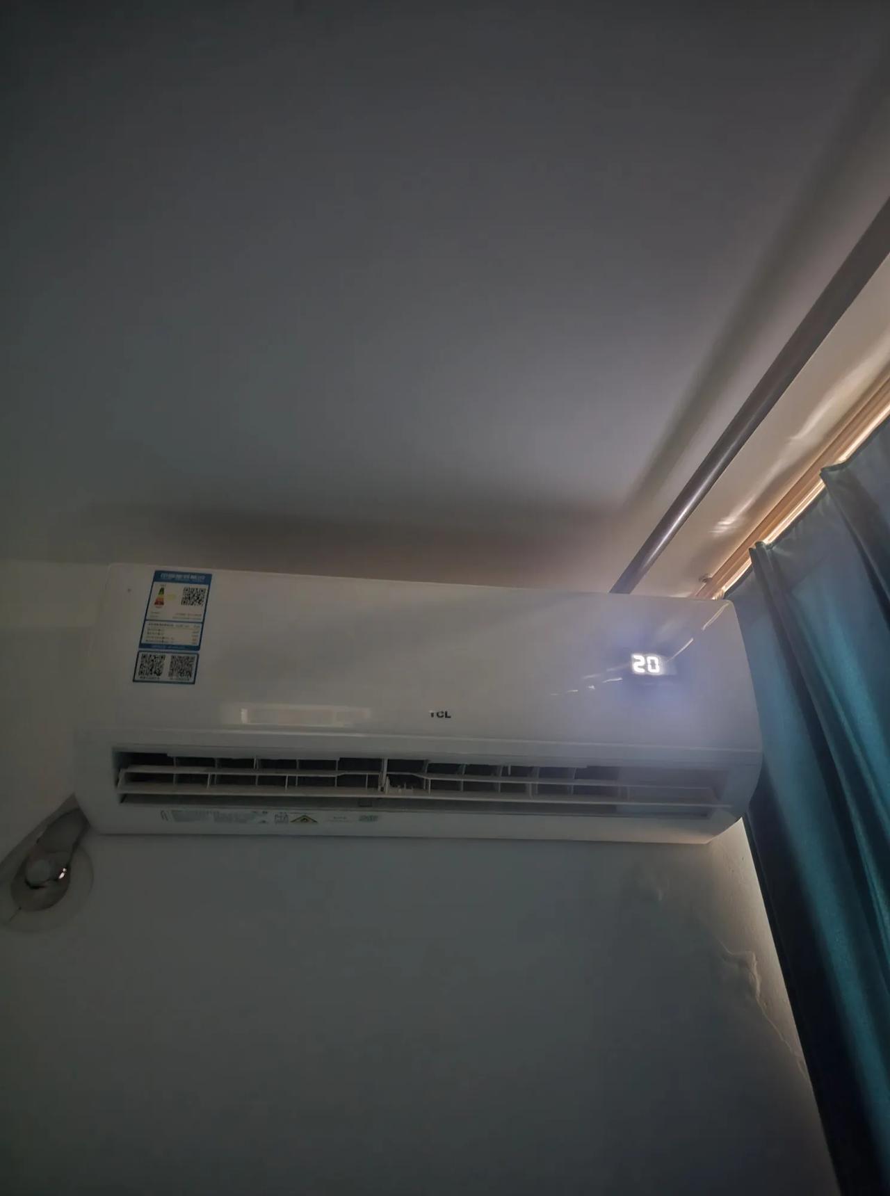 杭州这天气…感觉要热死了现在回到家空调是一刻也不敢停38℃的天气空调就