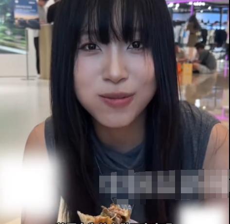 中国汉堡让美国人输惨了！近日，00后留学生在杭州坐地狂炫汉堡，声称：“美国人为什